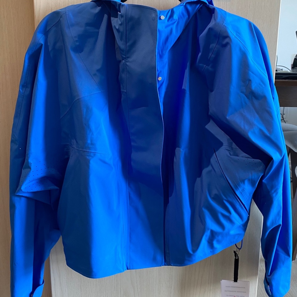 NWT Lululemon Rain Chaser Jacket Wild Bluebell 6